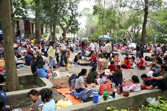 Người lớn, trẻ em bơ phờ trong khu vui chơi ở Sài Gòn ngày đầu năm - 12