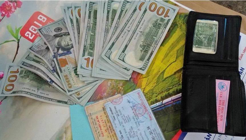 Bỏ quên 3.000USD trên tàu hỏa, hành khách nhận lại điều bất ngờ - 1