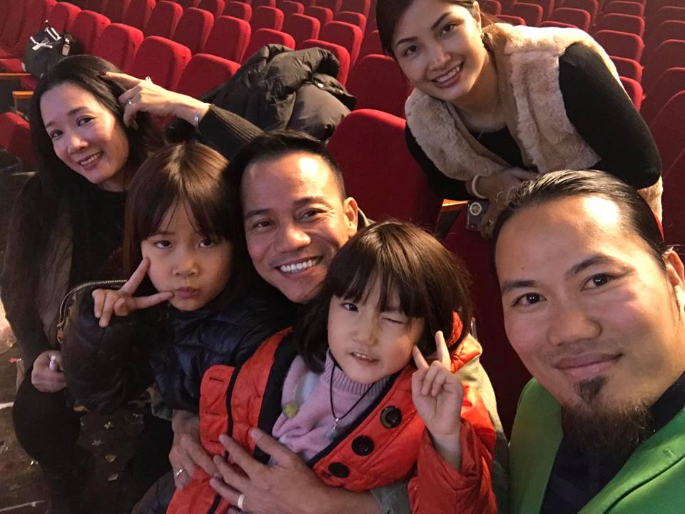 Bất ngờ dung nhan vợ trẻ xinh đẹp của diễn viên hài sở hữu biệt phủ đất Bắc - 1