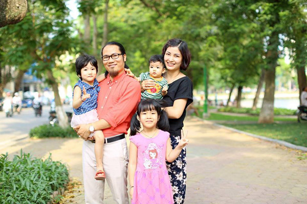 Bất ngờ dung nhan vợ trẻ xinh đẹp của diễn viên hài sở hữu biệt phủ đất Bắc - 5