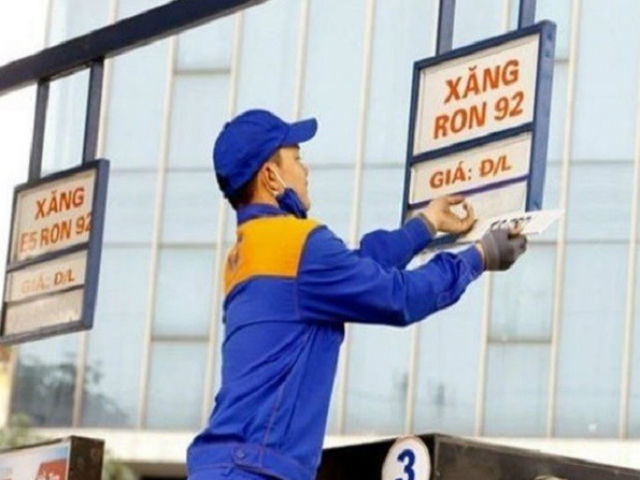 Giá xăng giảm hơn 500 đồng/lít từ 0h ngày 1.1.2019 - 1
