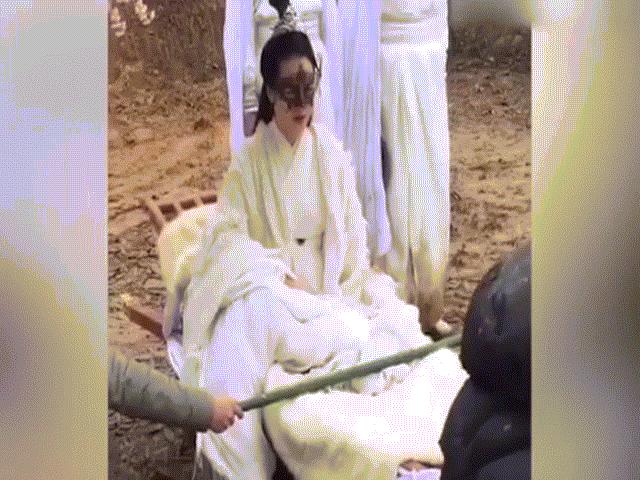 Phim - Bay lượn, tung cước đủ kiểu, phim chưởng đã "lừa" khán giả ra sao?