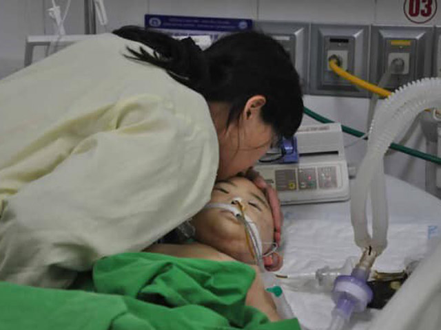 Cảm động "chiến binh" 4 tuổi hiến giác mạc đúng ngày sinh nhật - 1