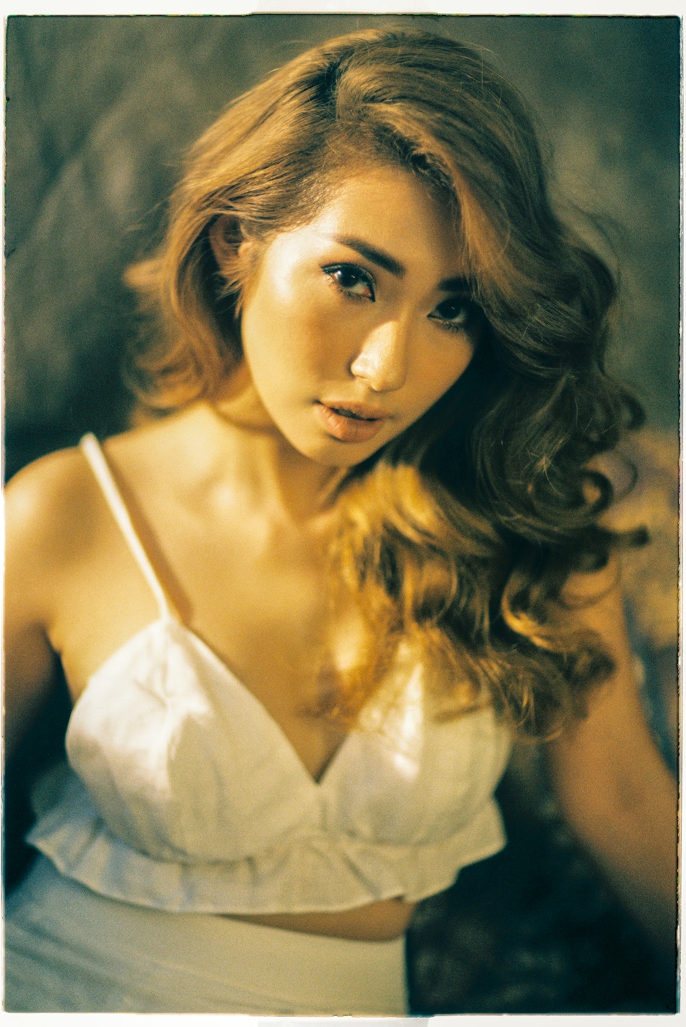 Vừa tậu xe tiền tỷ, Khổng Tú Quỳnh "tân trang nhan sắc" với bộ ảnh gợi cảm - 1