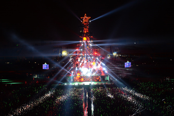 Shane Filan sưởi ấm hàng vạn con tim trong lần đầu tiên đếm ngược đón giao thừa tại Hà Nội - 1