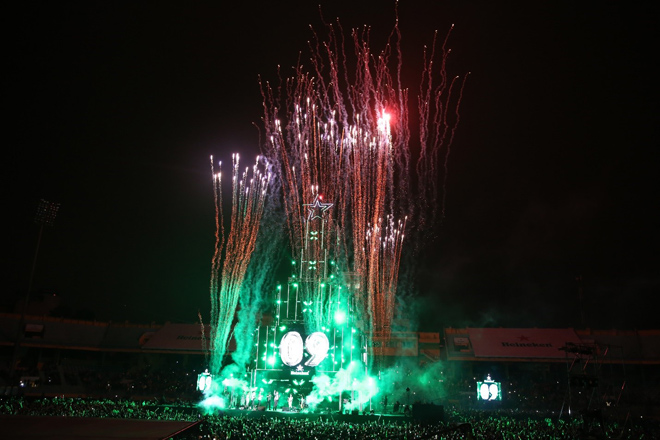 Shane Filan sưởi ấm hàng vạn con tim trong lần đầu tiên đếm ngược đón giao thừa tại Hà Nội - 7