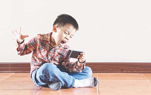 Đừng để áp lực học hành đè nặng vai trẻ - 2
