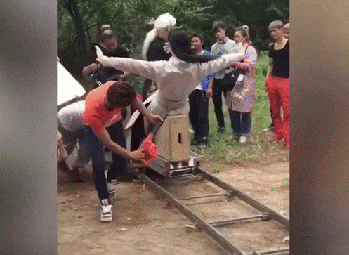 Bay lượn, tung cước đủ kiểu, phim chưởng đã "lừa" khán giả ra sao? - 11