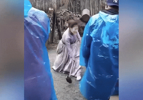 Bay lượn, tung cước đủ kiểu, phim chưởng đã "lừa" khán giả ra sao? - 17