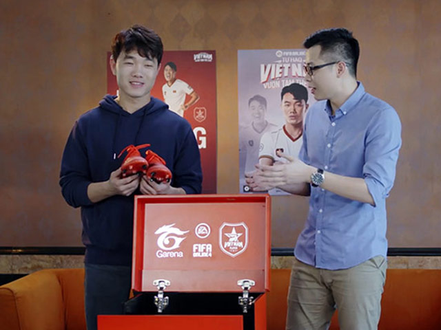 Thể thao - Quang Hải - Công Phượng - Xuân Trường bất ngờ nhận quà mừng năm mới 2019