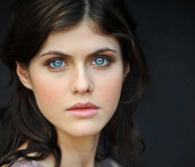 Alexandra Daddario được mệnh danh là ngôi sao sở hữu đôi mắt đẹp nhất thế giới.