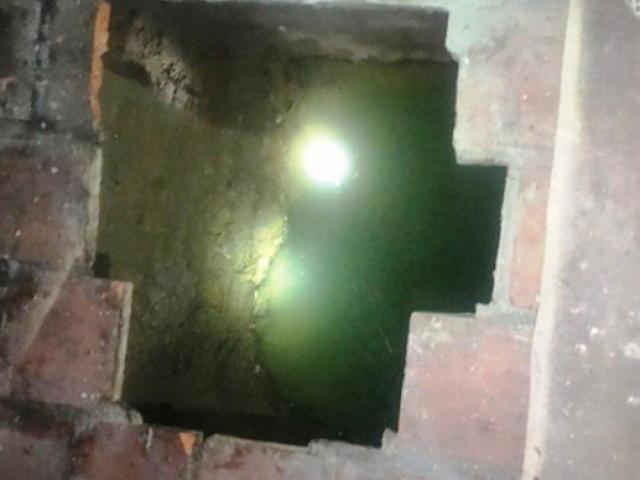 Tin tức trong ngày - Hoảng hồn thấy “hố tử thần” sâu 5 m xuất hiện giữa bếp