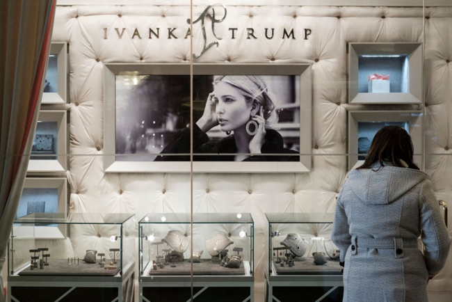 Ivanka Trump kiếm được hơn 5 triệu USD trong năm 2017 trước khi tuyên bố đóng cửa nhãn hiệu thời trang mình