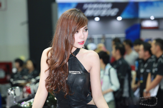 Vai trần nõn nà.
