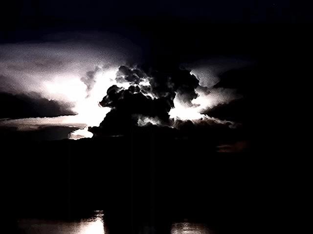 Media - Bão sét rực cháy xé toang màn đêm ở Australia