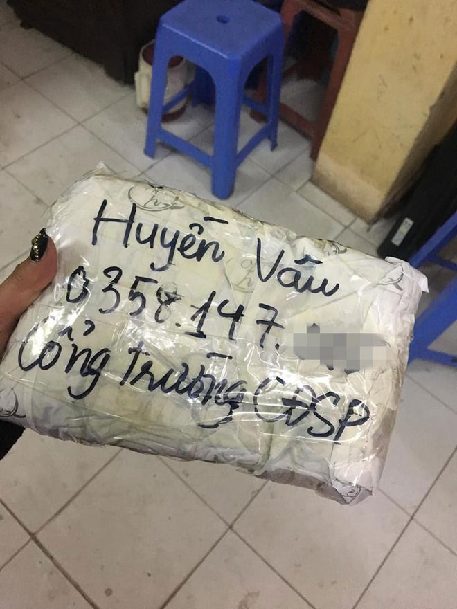 Cô gái "đứng hình" khi nhìn dòng chữ trên gói đồ chủ shop gửi - 1