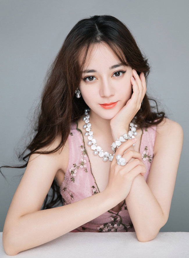 Địch Lệ Nhiệt Ba là mỹ nhân Trung Quốc có vị trí cao nhất trong danh sách &#34;100 gương mặt đẹp nhất thế giới 2018&#34; của trang TC Candler bình chọn.