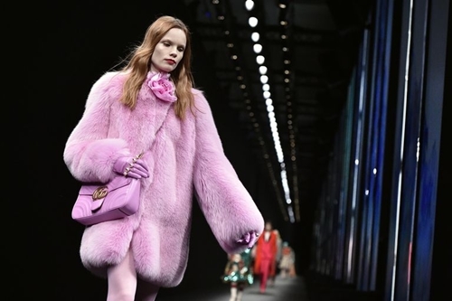 Điểm lại 12 câu chuyện thời trang ấn tượng nhất năm cũ - 8