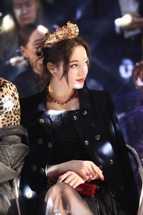 Điểm lại 12 câu chuyện thời trang ấn tượng nhất năm cũ - 10