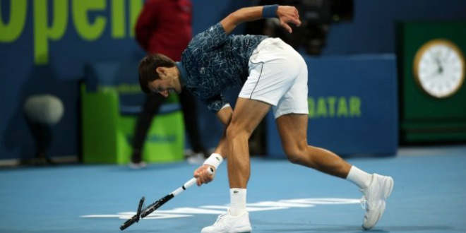 Djokovic phát điên đập nát vợt vì bị &#34;đá văng&#34; trước Australian Open - 1