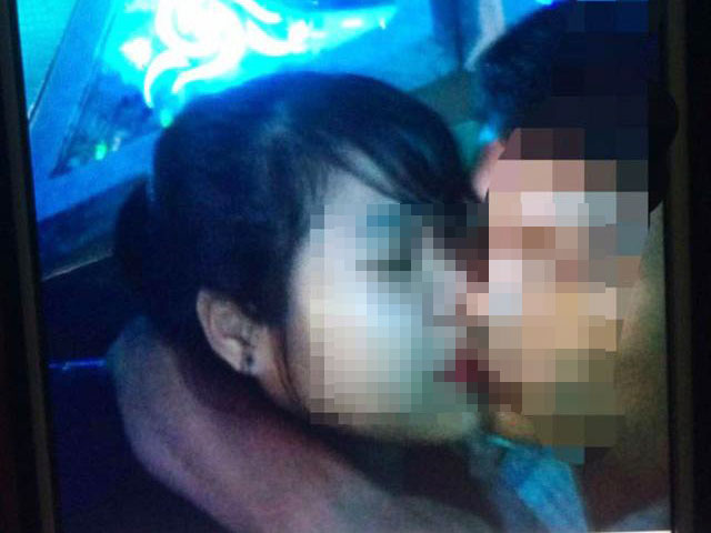 Bạn trẻ - Cuộc sống - Vợ chết đứng nhìn chồng ôm gái ngành khi hát karaoke