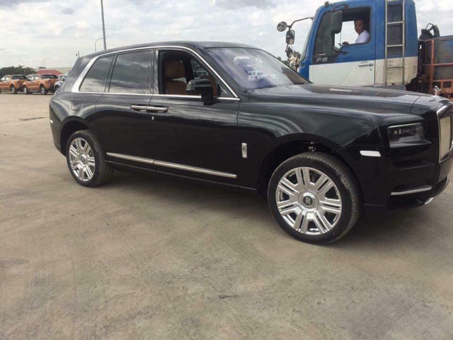 Siêu xe Rolls-Royce Cullinan bất ngờ cập cảng Việt Nam