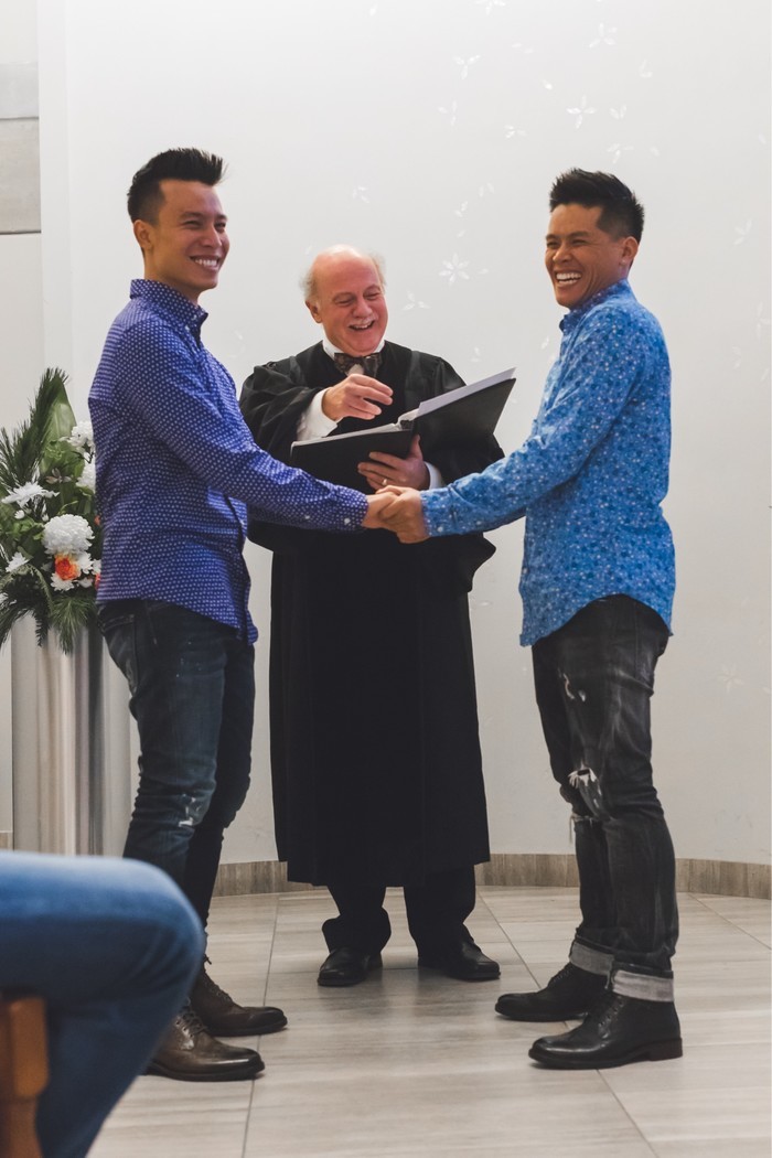 John Huy Trần chúc mừng bạn đời "soái ca" lên chức sau kết hôn - 4