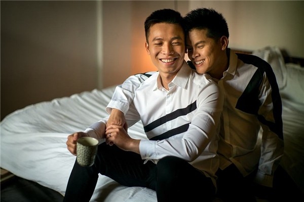 John Huy Trần chúc mừng bạn đời "soái ca" lên chức sau kết hôn - 6