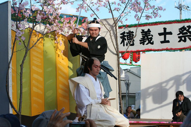 Du khách ngượng chín mặt tại những lễ hội truyền thống chỉ có ở Nhật Bản - 1