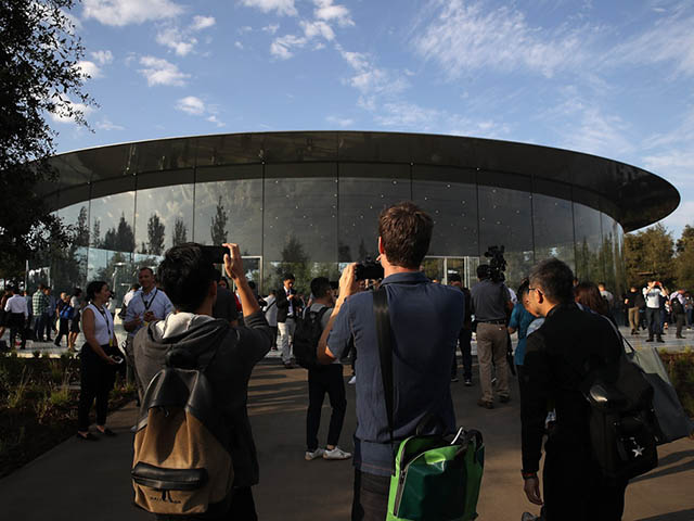 Thời trang Hi-tech - Apple bị nghi sửa đổi doanh thu để gian lận chứng khoán