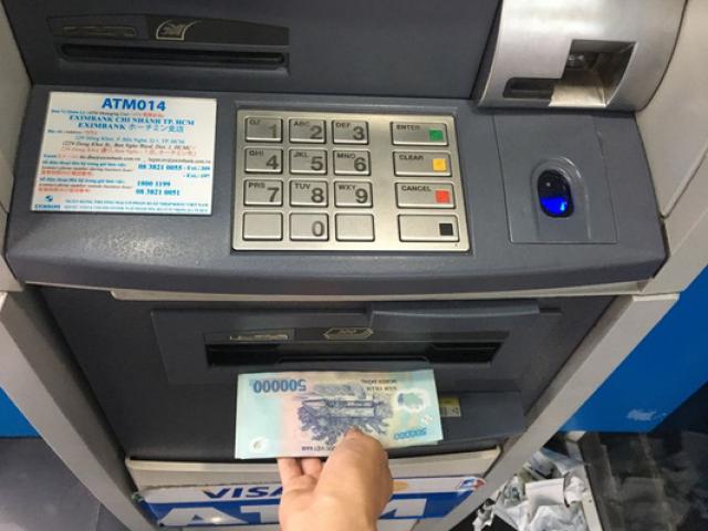 Kinh doanh - Ngân hàng phải cảnh báo thủ đoạn trộm tiền từ ATM