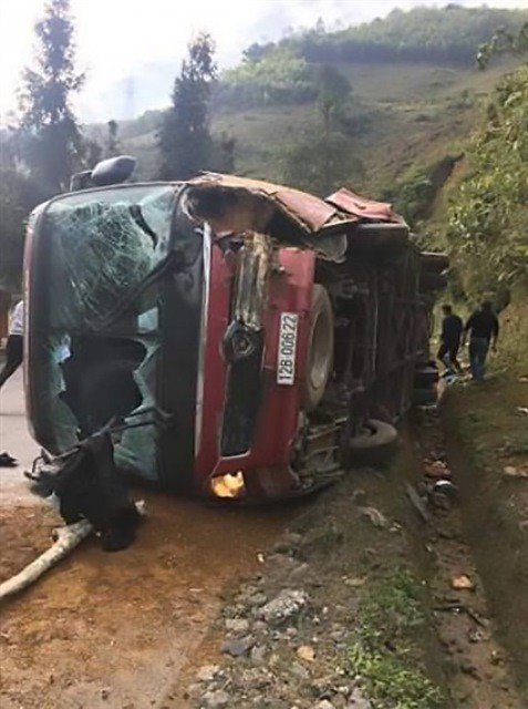 Nóng 24h qua: Bí ẩn tung tích của tài xế trong vụ lật xe khách ở Sa Pa - 1