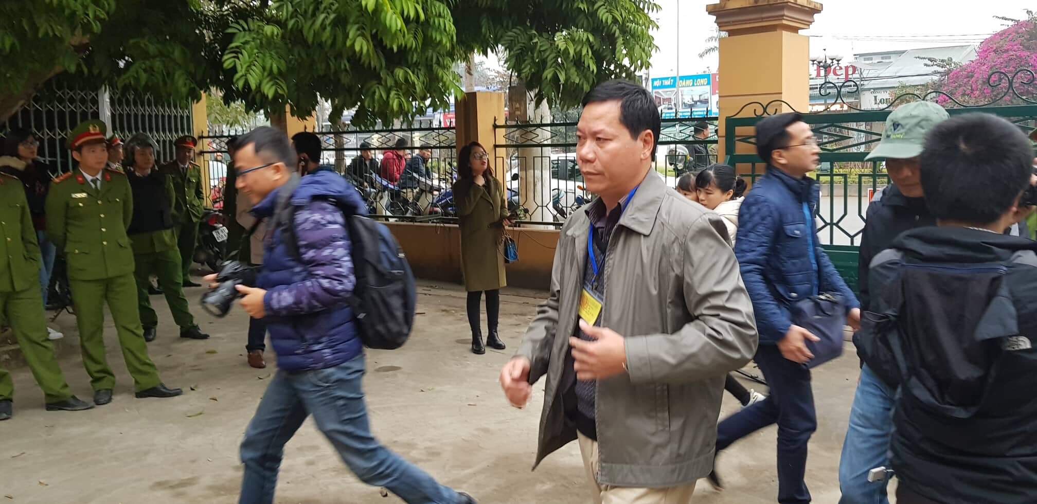 Luật sư tiết lộ lý do bác sĩ Hoàng Công Lương gặp vấn đề sức khỏe, vắng mặt tại tòa - 2