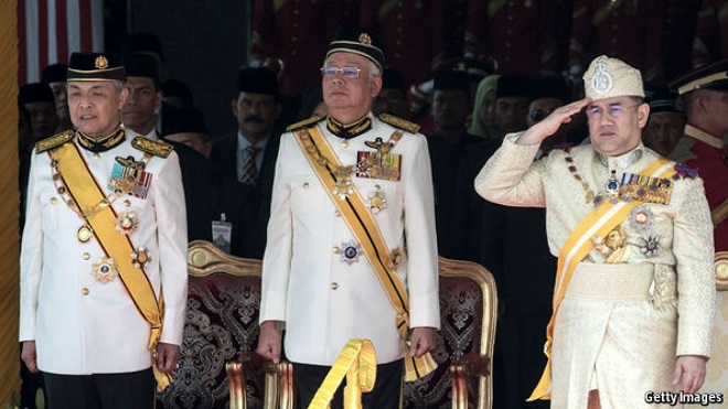 Hoàng gia Malaysia giàu có, quyền lực mức nào? - 1