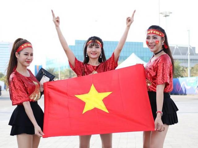 Fan nữ xinh đẹp Việt Nam tại UAE ”cháy hết mình” cổ vũ Quang Hải, Công Phượng