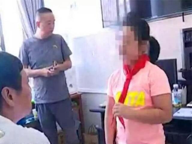 Giáo dục - du học - Trung Quốc: Bé gái lớp 3 nhà nghèo bị cô giáo chế giễu "vô sinh"