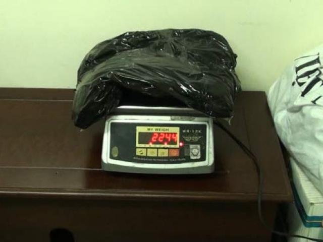 Pháp luật - Bí mật “khủng” trong gói quà được vận chuyển bằng được hàng không