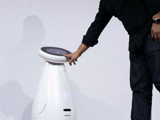 Thời trang Hi-tech - “Ông trùm” công nghệ Samsung đưa trợ lý ảo Bixby vào robot và xe hơi