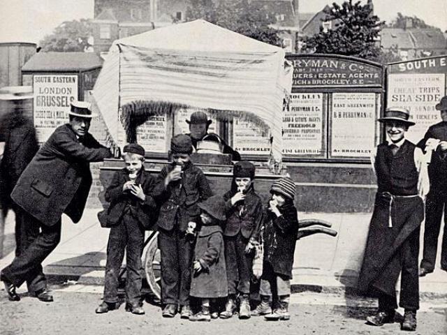 Thế giới - Ảnh hiếm về cuộc sống mưu sinh vất vả của người dân Anh thế kỷ 19