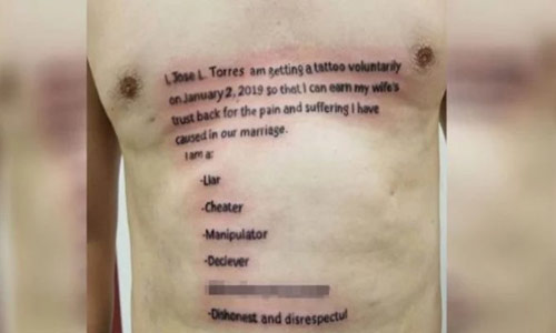 Chồng xăm "bản kiểm điểm" lên ngực để lấy lại lòng tin từ vợ - 1
