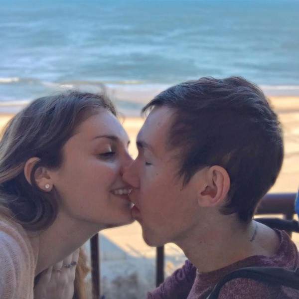 Cô gái xinh đẹp, giỏi giang yêu người đàn ông phải ngồi xe lăn suốt đời - 4