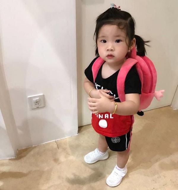 Con gái cực yêu của bà mẹ xăm trổ từng bị bố mẹ chồng cấm cửa - 5