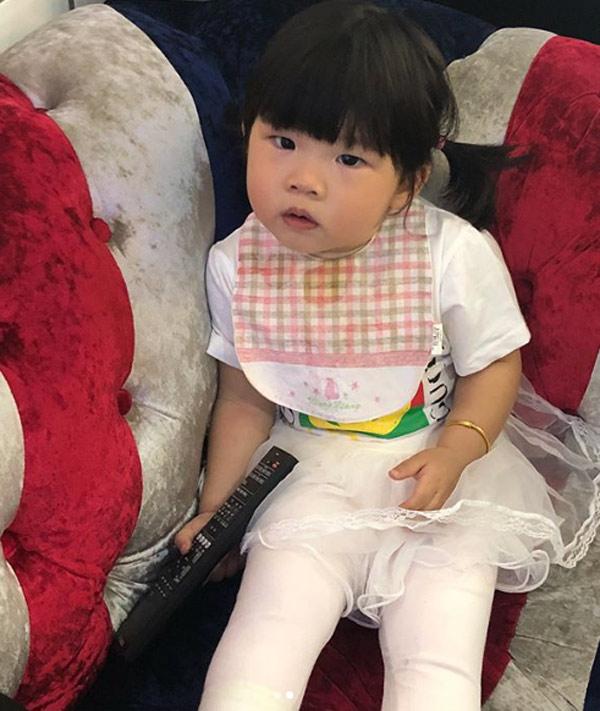 Con gái cực yêu của bà mẹ xăm trổ từng bị bố mẹ chồng cấm cửa - 9