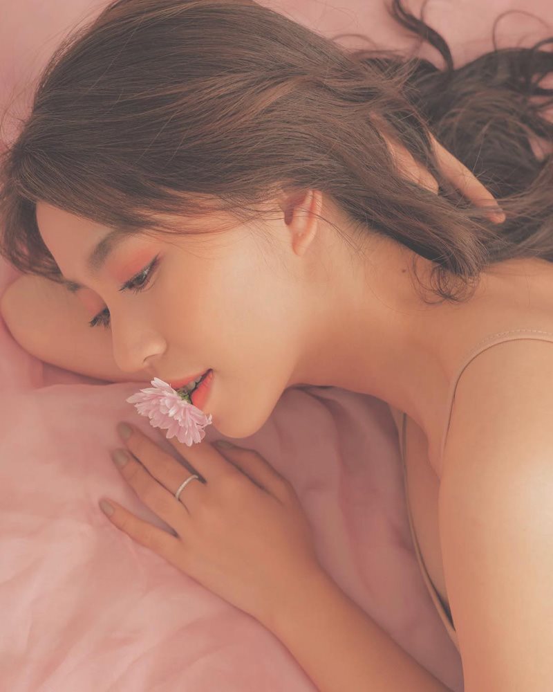 Hot girl Mẫn Tiên ngày càng hở bạo, khoe ảnh gợi cảm &#39;hết nấc&#39; - 2