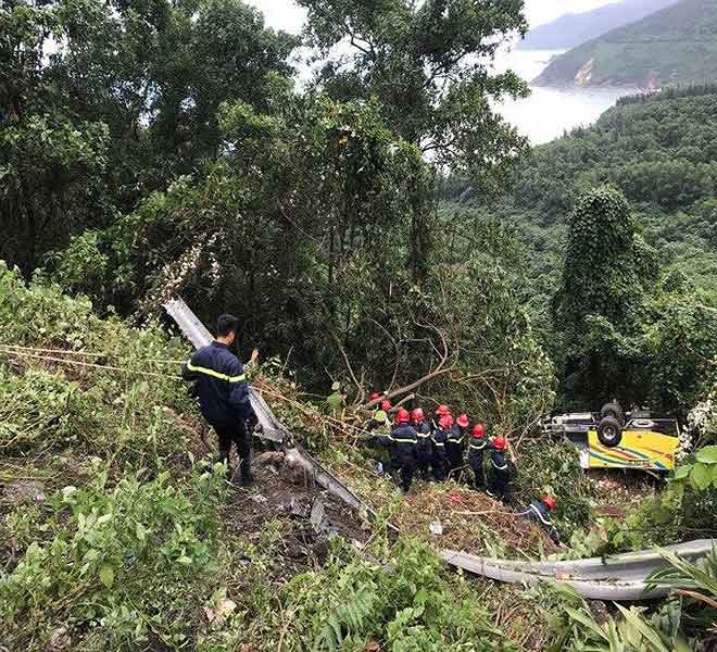 Khởi tố lái xe chở 21 sinh viên rơi ở đèo Hải Vân - 1
