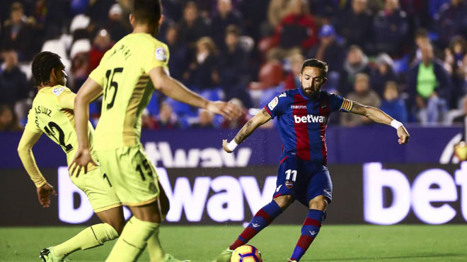 Levante - Barcelona: Nhà vua thể hiện quyền uy - 1