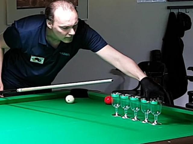 Thể thao - Huyền thoại bi-a có đường cơ đánh lừa thị giác: Bóng "xuyên" thủy tinh