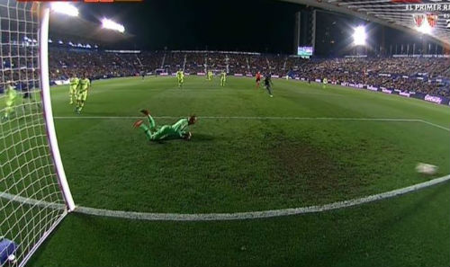 Chi tiết Levante - Barcelona: Coutinho chớp thời cơ từ penalty (KT) - 7