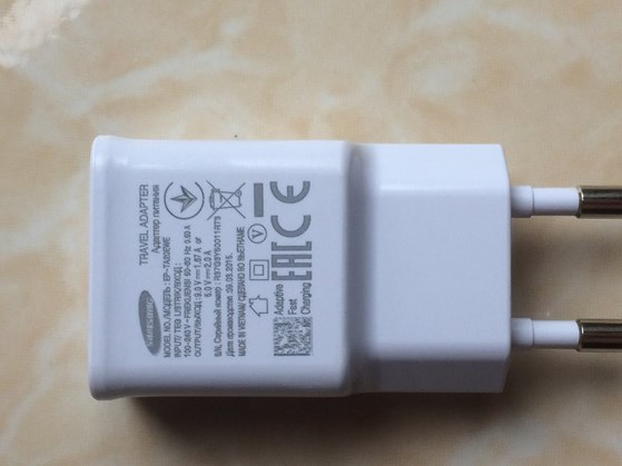 Nguy hiểm khi sử dụng sạc giả và 6 cách để phân biệt - 2