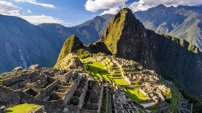 Machu Picchu, Peru: Trong các tàn tích cổ đại trên thế giới, Machu Picchu là nơi bạn có thể tham quan. Công trình trên sườn núi Andes được coi là một trong những thành tựu kiến trúc lớn nhất của đế chế Inca. Nhưng kỳ quan này đang đối mặt với tình trạng du khách quá đông.